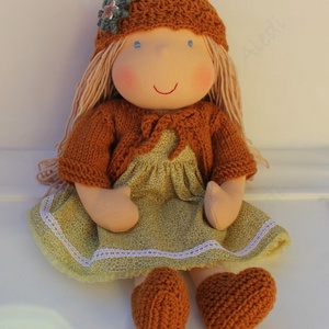 Zöld ruhás Waldorf baba - játék & sport - baba & babaház - öltöztethető baba - Meska.hu