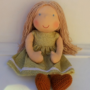 Zöld ruhás Waldorf baba - játék & sport - baba & babaház - öltöztethető baba - Meska.hu