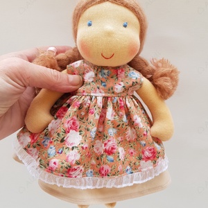 Kis Waldorf baba - barna ruhás, Játék & Sport, Baba & babaház, Öltöztethető baba, Baba-és bábkészítés, Varrás, MESKA