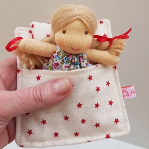 Apró Waldorf baba hálózsákkal - piros csillagos - játék & sport - baba & babaház - baba - Meska.hu