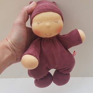 Plüss bébi baba - padlizsán, Játék & Sport, Baba & babaház, Baba, Baba-és bábkészítés, Varrás, MESKA