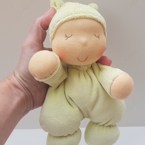 Plüss bébi baba - zöld - Meska.hu