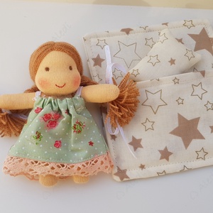 Apró Waldorf baba hálózsákkal - zöld ruhás - játék & sport - baba & babaház - baba - Meska.hu