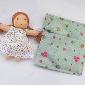 Apró Waldorf baba hálózsákkal - zöld - Meska.hu