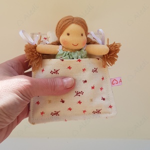 Apró Waldorf baba hálózsákkal - bézs - Meska.hu