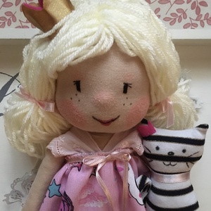 Kis királylány cicájával - Meska.hu