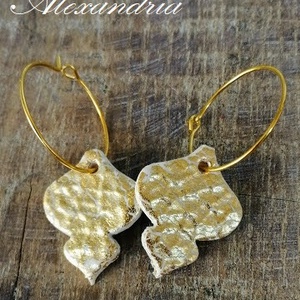 Aranyosan csillogó fülbevaló - ékszer - fülbevaló - karika fülbevaló - Meska.hu