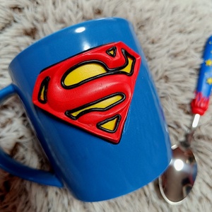 Superman bögre és kanál szett- Hétköznapi hősöknek - otthon & életmód - konyhafelszerelés, tálalás - tálalás - bögre & csésze - Meska.hu