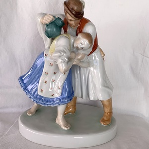 Herendi Locsolkodók  kézzel festett porcelán figura (26 cm), Művészet, Szobor, Kerámia, , MESKA