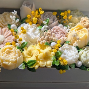 Illatosított szójaviasz virágbox, Otthon & Életmód, Virágdekoráció, Virágok, Virágbox, Gyertya-, mécseskészítés, MESKA