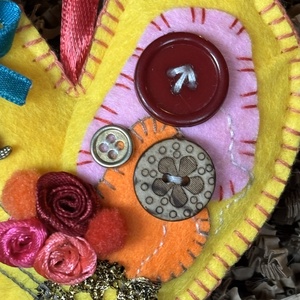 Színben Passzoló Szívecske - Teknőssel, Otthon & Életmód, Dekoráció, Fali és függő dekoráció, Függődísz, Hímzés, Varrás, MESKA