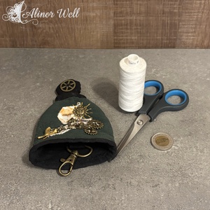 Steampunk harang alakú kulcstartó, Táska & Tok, Kulcstartó & Táskadísz, Kulcstartó, Hímzés, Varrás, MESKA