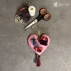 Színben Passzoló Szívecske - Kulccsal, Otthon & Életmód, Dekoráció, Fali és függő dekoráció, Függődísz, Hímzés, Varrás, MESKA