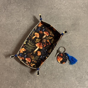 Varrótálca kézműveseknek kulcstartóval - Meska.hu