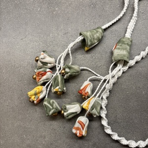 Makrame nyaklánc Latkan virágokkal - Meska.hu