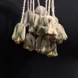 Makrame nyaklánc Latkan virágokkal - ékszer - nyaklánc - hosszú nyaklánc - Meska.hu