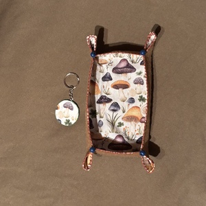 Tálca gombászoknak kulcstartóval - Meska.hu