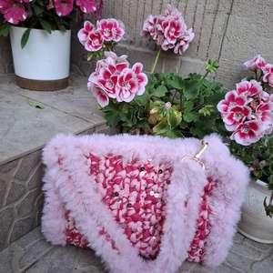 Pink műszőr táska - táska & tok - kézitáska & válltáska - válltáska - Meska.hu