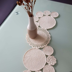 Asztali futó/terítő, Otthon & Életmód, Dekoráció, Asztal és polc dekoráció, Horgolt & Csipketerítő, Horgolás, MESKA