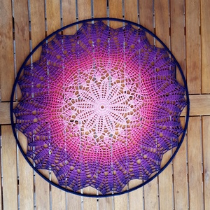 Horgolt falidísz, függődísz, ablakdísz, fali dekoráció, mandala 45 cm - otthon & életmód - dekoráció - fali és függő dekoráció - falra akasztható dekor - Meska.hu