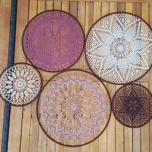 Horgolt falidísz, függődísz, ablakdísz, fali dekoráció  5 elemből áll. - otthon & életmód - dekoráció - fali és függő dekoráció - falra akasztható dekor - Meska.hu