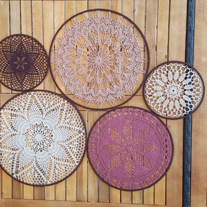 Horgolt falidísz, függődísz, ablakdísz, fali dekoráció  5 elemből áll. - otthon & életmód - dekoráció - fali és függő dekoráció - falra akasztható dekor - Meska.hu