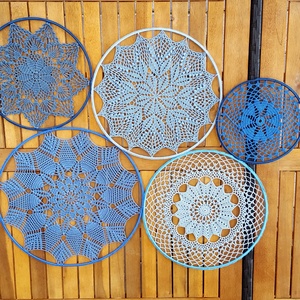 Horgolt falidísz, függődísz, ablakdísz, fali dekoráció  5 elemből áll. - otthon & életmód - dekoráció - fali és függő dekoráció - falra akasztható dekor - Meska.hu