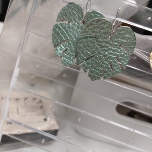 Csodásan fényes pálmalevél mintás fülbevaló - ékszer - fülbevaló - lógó fülbevaló - Meska.hu