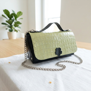 Egyedi, minimál varrással készült szegecselt bőr táska � Industrial Pistachio, Táska & Tok, Kézitáska & válltáska, Válltáska, Varrás, Bőrművesség, MESKA