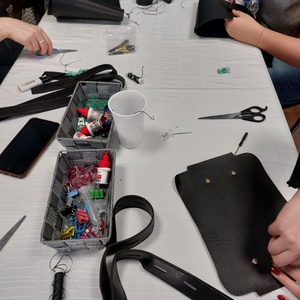 Alkotó Nők Tere - Valódi bőr, szegecselt táska készítő workshop - diy (csináld magad) - workshop & tanfolyam - Meska.hu