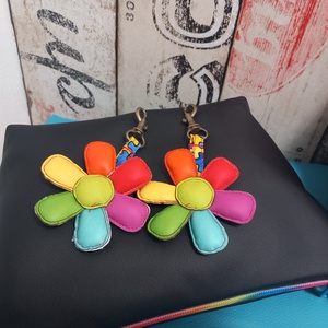 Virágos kulcstartó  táska dísz Anyák napjára  - táska & tok - kulcstartó & táskadísz - kulcstartó - Meska.hu