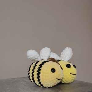 Horgolt méhecskék - játék & sport - plüssállat & játékfigura - más figura - Meska.hu