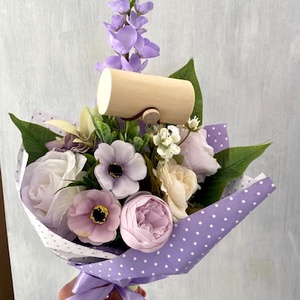 Élethű lila ballagási csokor  - Meska.hu