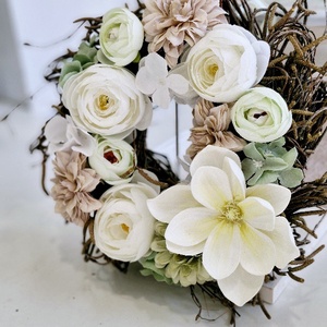 Fehér magnóliás tavaszi ajtódísz barna virágokkal - otthon & életmód - dekoráció - ajtó- és ablak dekoráció - ajtódísz & kopogtató - Meska.hu