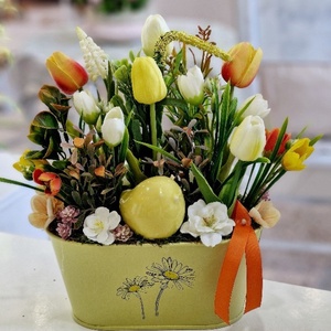 Sárga bádogtál tavaszi asztaldísz  - otthon & életmód - dekoráció - asztal és polc dekoráció - asztaldísz - Meska.hu