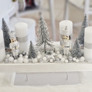 Elegáns ezüst-fehér Diótörő adventi asztaldísz - Meska.hu