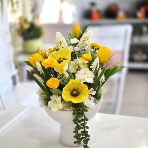 Fehér talpas citromsárga tavaszi asztaldísz  - Meska.hu