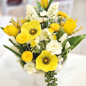 Fehér talpas citromsárga tavaszi asztaldísz  - otthon & életmód - dekoráció - asztal és polc dekoráció - asztaldísz - Meska.hu