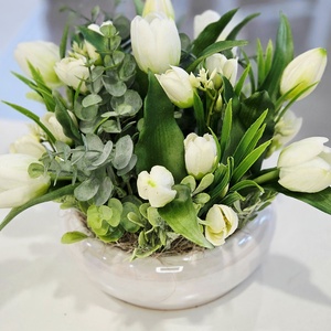 Fehér tulipános tál tavaszi asztaldísz  - otthon & életmód - dekoráció - asztal és polc dekoráció - asztaldísz - Meska.hu
