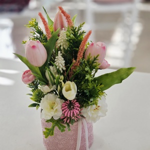 Rózsaszín kaspós tulipános tavaszi asztaldísz  - otthon & életmód - dekoráció - asztal és polc dekoráció - asztaldísz - Meska.hu