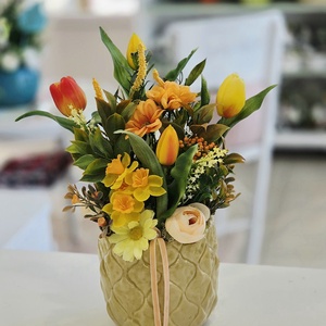Sárga kaspós tulipános tavaszi asztaldísz  - Meska.hu
