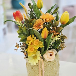 Sárga kaspós tulipános tavaszi asztaldísz  - otthon & életmód - dekoráció - asztal és polc dekoráció - asztaldísz - Meska.hu