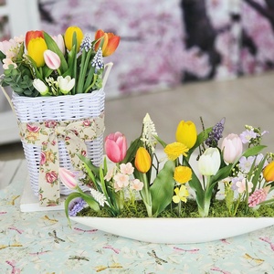 Fehér kosaras színes tavaszi ajtódísz  - otthon & életmód - dekoráció - ajtó- és ablak dekoráció - ajtódísz & kopogtató - Meska.hu