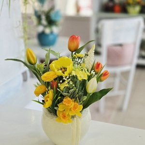 Vanília kaspós tavaszi frissesség tulipános tavaszi asztaldísz, Otthon & Életmód, Dekoráció, Asztal és polc dekoráció, Asztaldísz, Virágkötés, MESKA