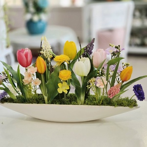 Fehér kerámia csónakos színes tavaszi asztaldísz - Meska.hu