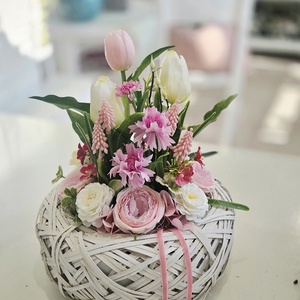 Fészek kosár tavaszi asztaldísz , Otthon & Életmód, Dekoráció, Asztal és polc dekoráció, Asztaldísz, Virágkötés, MESKA