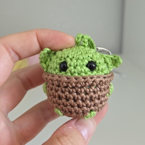 Grogu / Yoda ihlette mini kulcstartó - pamut fonalból - Meska.hu