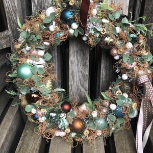 Karácsonyi ajtódísz gömbökkel - karácsony - karácsonyi lakásdekoráció - karácsonyi ajtódíszek - Meska.hu