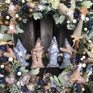 Karácsonyi ajtódísz textil dekorokkal - karácsony - karácsonyi lakásdekoráció - karácsonyi ajtódíszek - Meska.hu