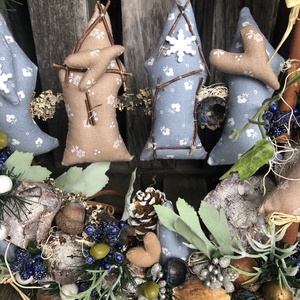 Karácsonyi ajtódísz textil dekorokkal - karácsony - karácsonyi lakásdekoráció - karácsonyi ajtódíszek - Meska.hu